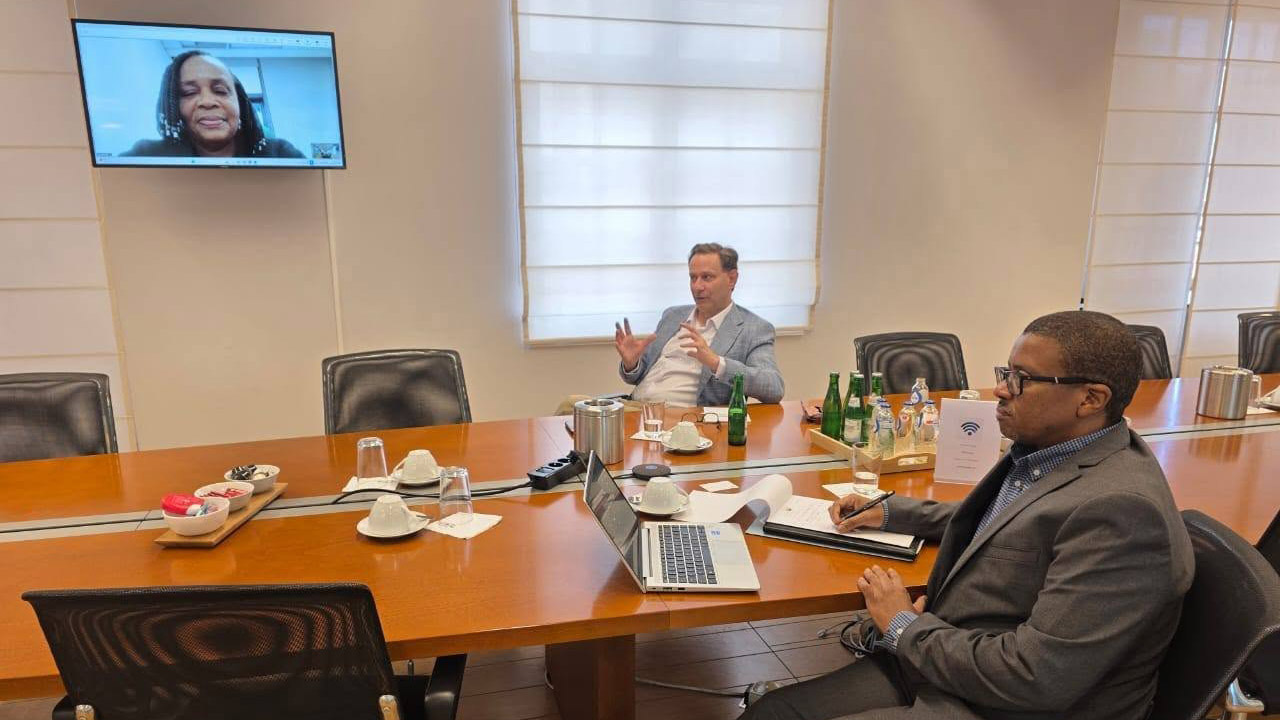 Last week, Chief Executive Officer of the Eswatini Investment Promotion Authority Sibani Mngomezulu (R), together with Ministry of Finance official Thulisile Gamedze (on screen), met with Tom Feys, Chief Investment Officer of Belgium’s Federal Holding and Investment Company. (Courtesy pic)